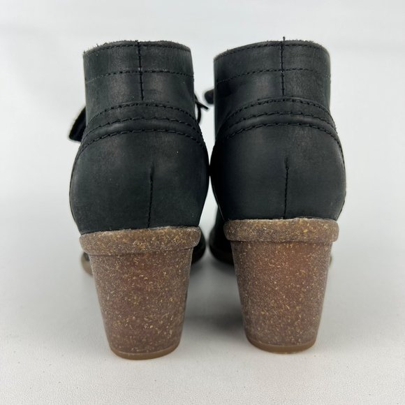Clarks Womens Carleta Lyon Black Oily Leather Ankle Bootie Chunky Heel size 5.5 - Picture 4 of 16